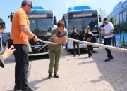 55 жастағы астаналық мұғалім 13,5 тонналық автобусты сүйреп, рекорд жаңартты